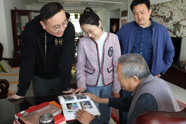 学党史 知党恩 跟党走—— 阳光城社区开展送学上门活动