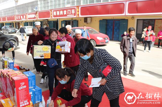 榆阳区驼峰办桃源路社区：“爱心存银行 积分取真情”公益集市