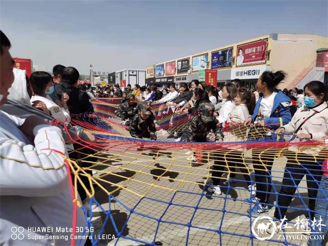 榆阳区崇文办学院社区携手朝阳幼儿园开展军警展示亲子活动