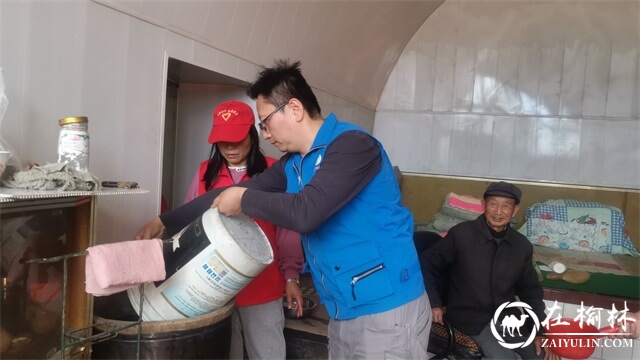 清涧县气象局“蓝马甲”联合社区“红马甲”开展“我为群众办实事”实践活动