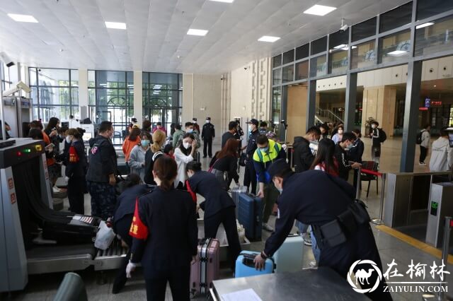 延安铁警全力做好“五一”返程安保工作