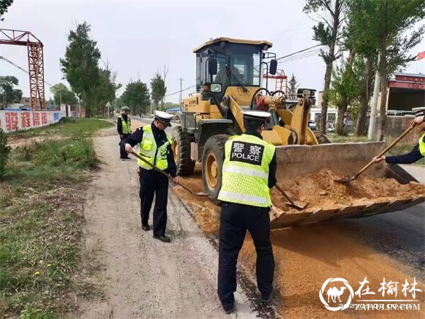 百米油污路面险情频发，靖边交警奔现场排险情获点赞