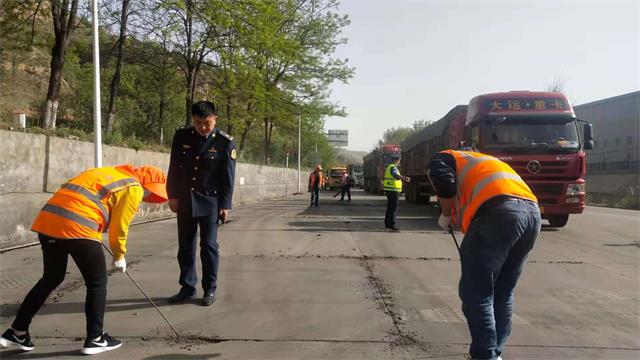 清涧县九里山超限站多措并举做好检测车道基础环境设施优化提升工作