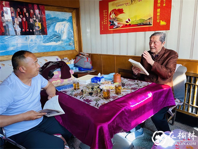 榆阳区新明楼街道办定慧寺社区：送学悟党史，送书暖人心