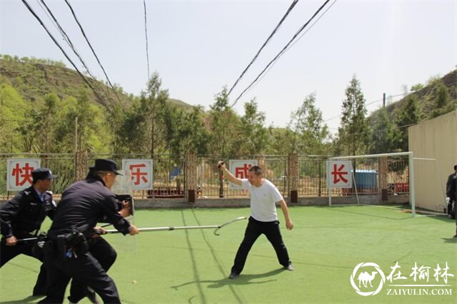 清涧公安乐堂堡派出所开展校园防恐防暴演练进校园活动