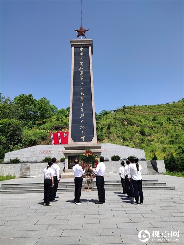 汉中市西乡县柳树镇中心学校赴骆家坝红色革命基地学习