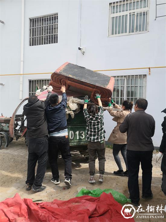 榆阳区驼峰办望湖路社区开展一系列环境卫生整治活动