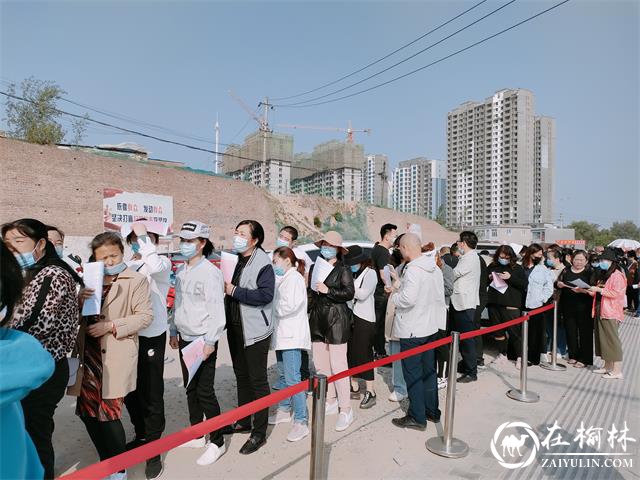 榆阳区崇文办寨城庄社区组织居民有序开展新冠疫苗集中接种