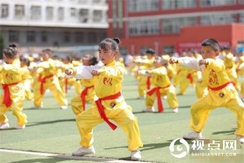 子长市首届幼儿武术千人展演在秀延初级中学隆重举行