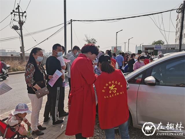 榆阳区崇文办寨城庄社区组织居民有序开展新冠疫苗集中接种