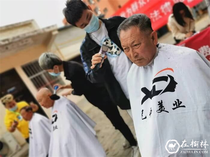 鼓楼街道城隍庙滩社区联合榆阳区法律援助中心开展慈善义剪活动