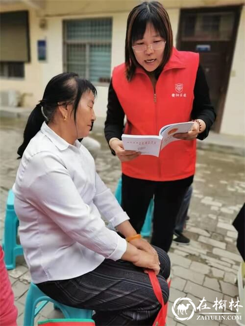 鼓楼街道城隍庙滩社区联合榆阳区法律援助中心开展慈善义剪活动