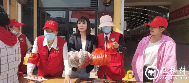 世界无烟日！榆阳区崇文办春苑社区开展“烟头换鸡蛋”控烟宣传活动