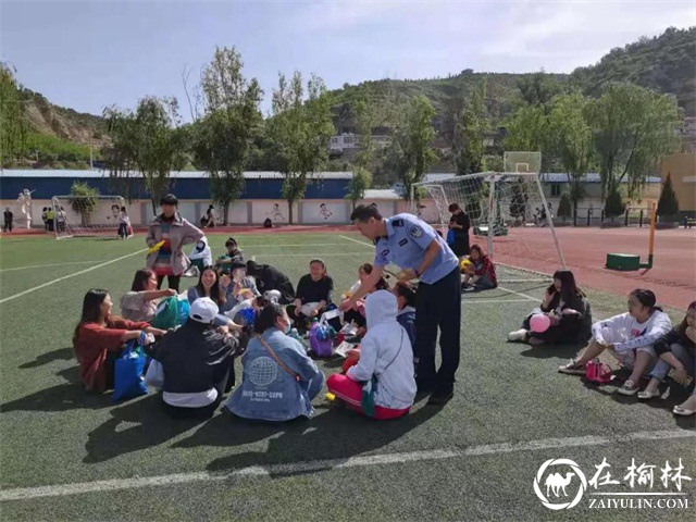 萌娃庆“六一”，绥德公安伴“童”行