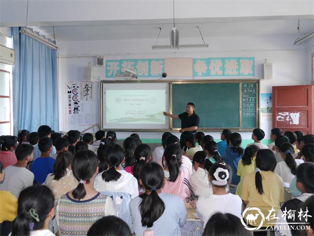 兰州大学校友会陕西分会暨陕西千善基金会爱心捐赠仪式在西乡县隆基中学举行