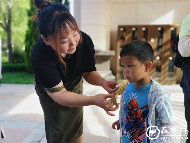 榆阳区桃李路社区开展“粽叶飘香迎端午，浓情邻里颂党恩”主题活动