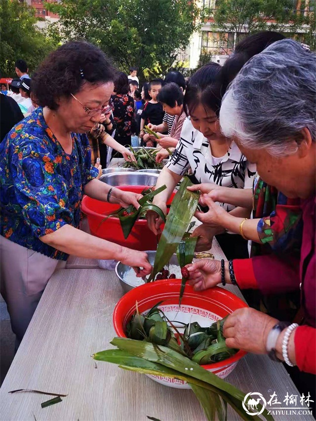 榆阳区桃李路社区开展“粽叶飘香迎端午，浓情邻里颂党恩”主题活动