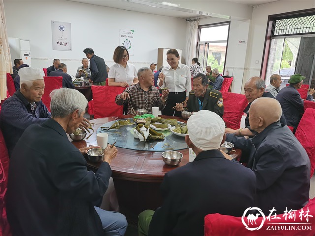 榆阳区驼峰路街道东岳路社区：学党史共庆百年，迎端午艾粽飘香