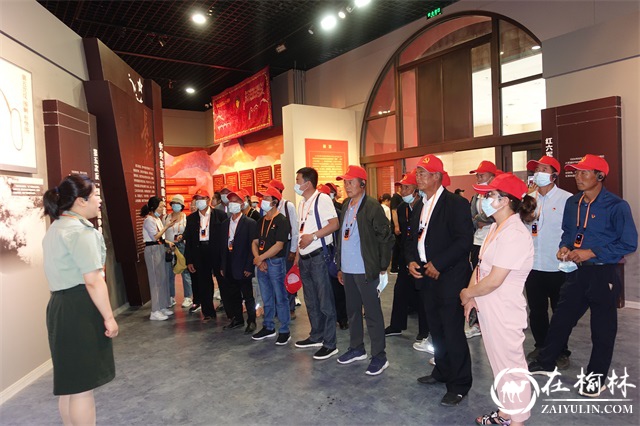 神木市大保当镇东北湾村组织党员干部参观红色教育基地