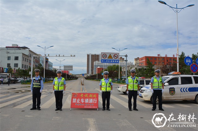 靖边交警多点发力护航中考