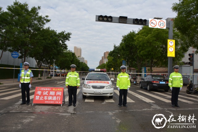 靖边交警多点发力护航中考