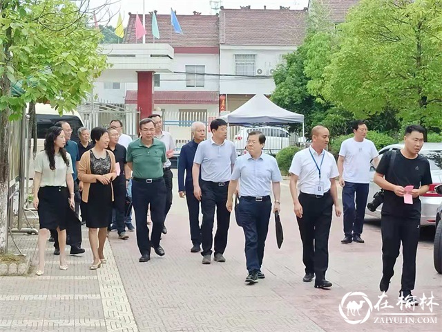 省政协在汉中市西乡县柳树镇中心学校调研基层教师队伍建设