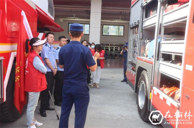 榆阳区沙河办榆康社区消防志愿服务队走进榆溪大道特勤消防站进行参观学习