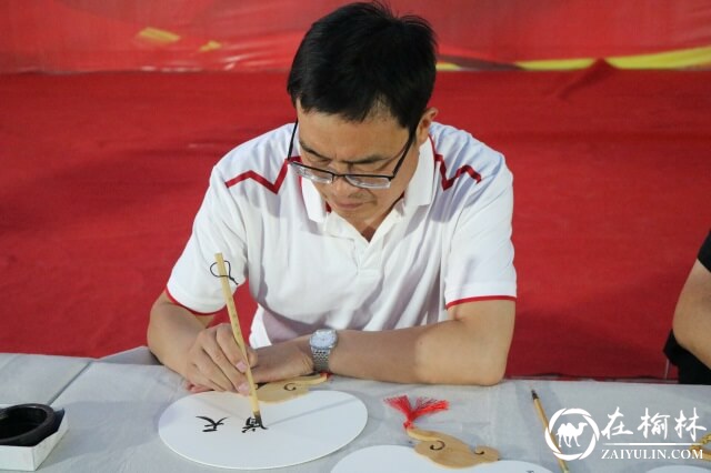 献礼建党百年，榆阳区沙河路街道榆康社区举行迎“七一”主题文艺汇演