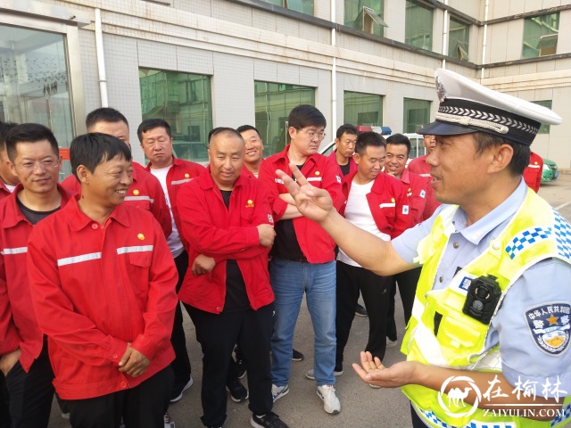 靖边交警开展夏季交通安全宣传进企业活动