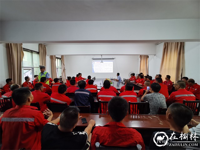 靖边交警开展夏季交通安全宣传进企业活动