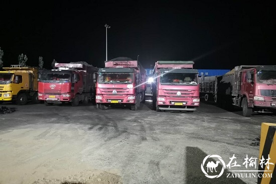 神木市碾房峁治超站联合辖区交警中队扎实开展夏季“治超整治月”专项行动