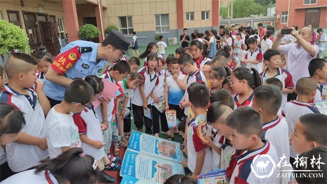 迎暑运 保平安 绥德铁警在行动