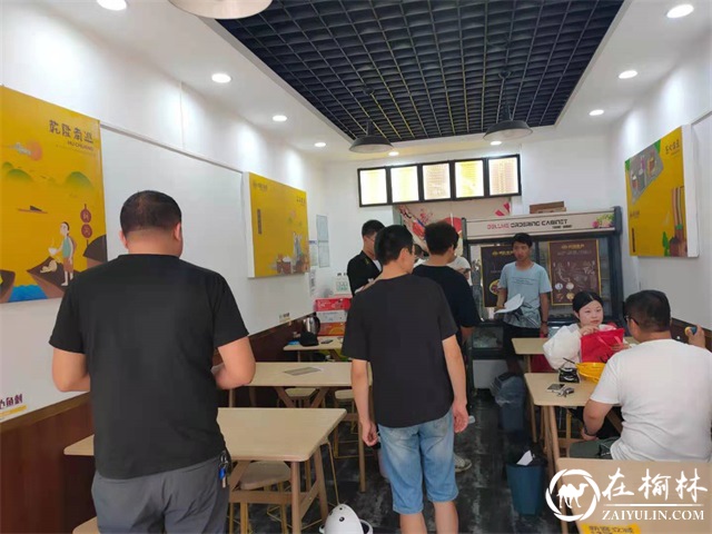 崇文办学院社区联合崇文路市场监管所开展安全隐患大排查