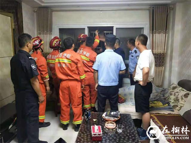 绥德公安巡特警连续救助群众,“警察蓝”贴心守护百姓