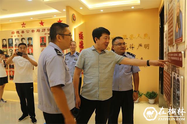绥德县市场监督管理局周念龙一行观摩县局党建工作