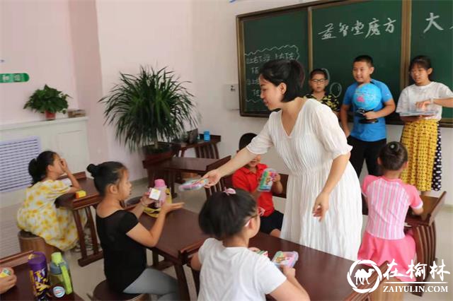 益智创新 相伴童行——沙河办曼哈顿小区网格党支部举办少儿魔方比赛