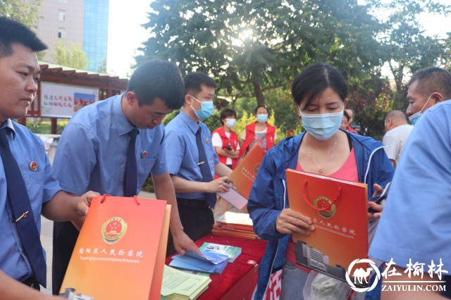 我为群众办实事|榆康社区联合“双报到”单位开展健康义诊、爱心理发等志愿服务活动