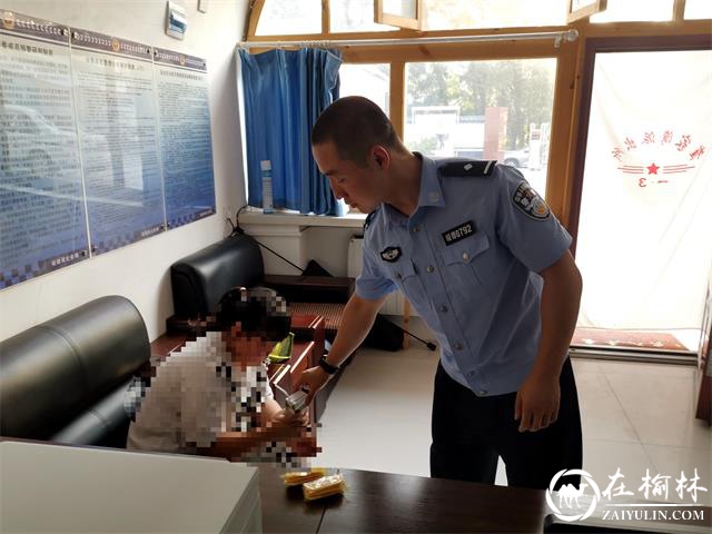 女孩坐班车忘记回家路，绥德公安民警贴心护送其回家