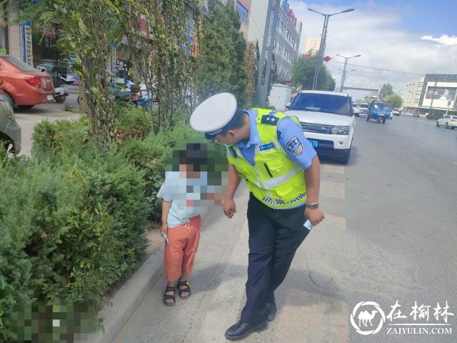 靖边：“迷路”小孩很无助 交警救助暖人心