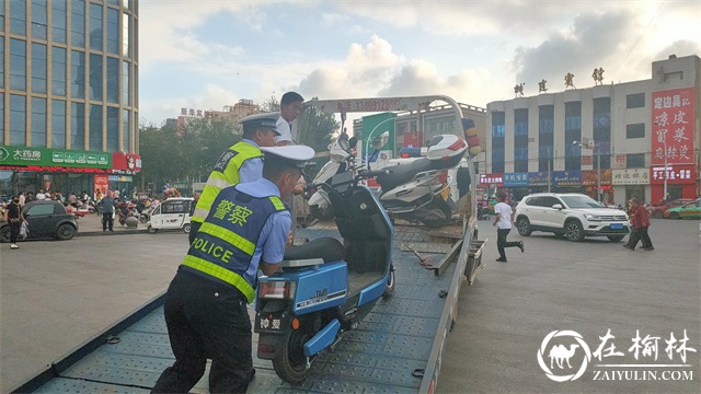 靖边交警持续整治城区各类交通违法行为