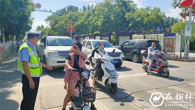 靖边交警持续整治城区各类交通违法行为