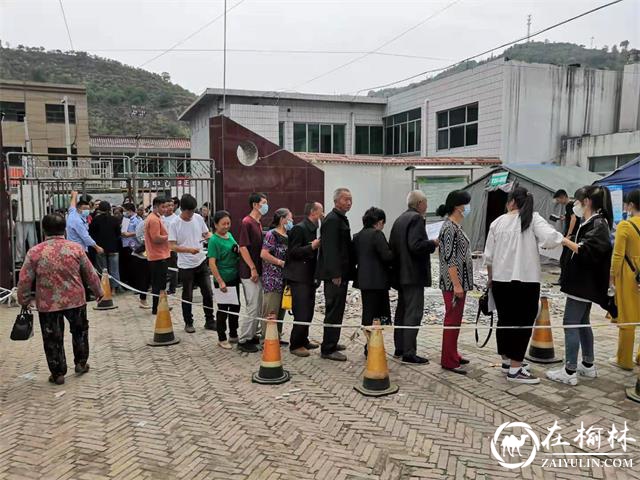靖边县公安局组织警力全力维护新冠疫苗接种秩序