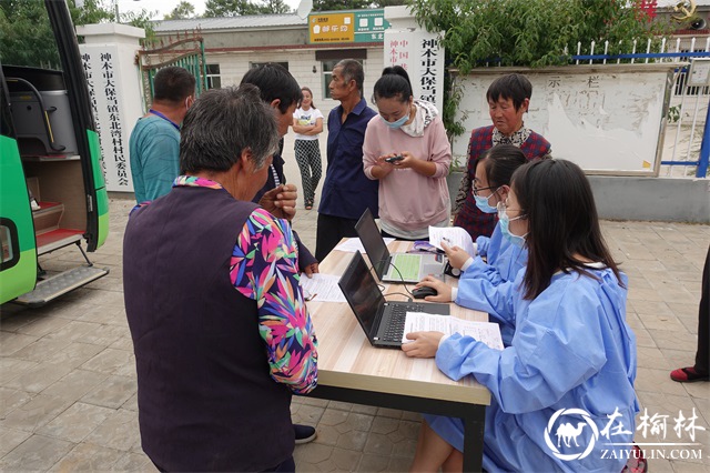 神木市卫生健康局开展新冠疫苗流动接种工作为民服务暖人心