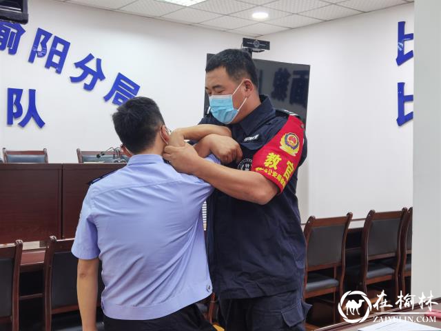 公安榆阳分局巡特警大队举办警务实战技能“小课堂”