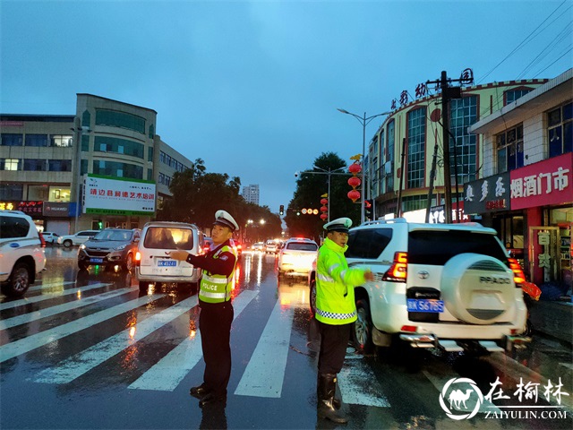 靖边交警：飒飒秋雨中坚守的是一份责任