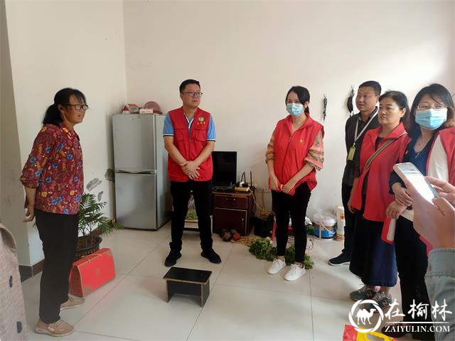 榆阳区崇文办寨城庄社区慰问困难群众，情暖中秋佳节