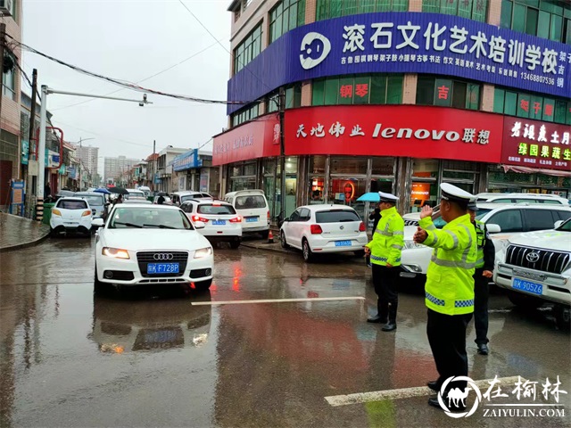 靖边交警：飒飒秋雨中坚守的是一份责任