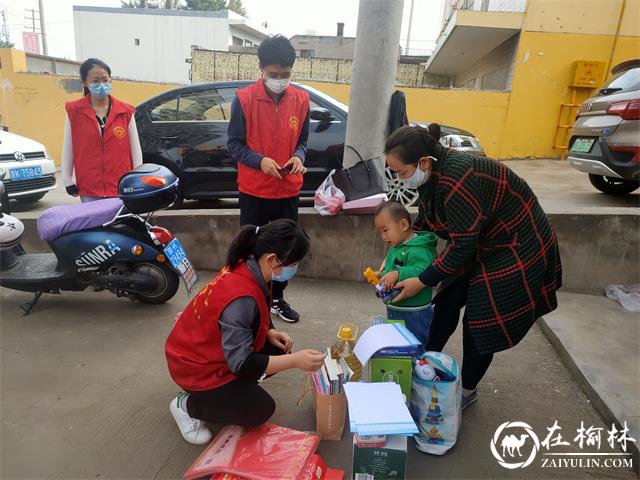 榆阳区崇文办寨城庄社区慰问困难群众，情暖中秋佳节