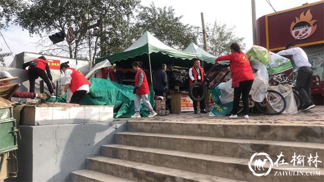 榆阳区崇文办学院社区开展创文专项整治活动