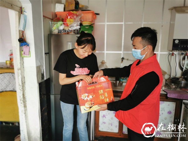 榆阳区鼓楼街道红文昌楼社区：情暖中秋送关爱 携手共建美家园